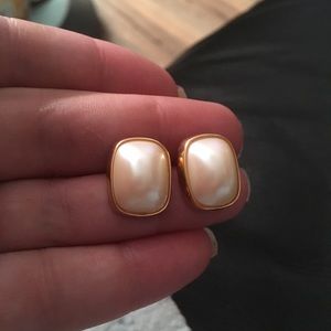 Richelieu vintage faux pearl earrings